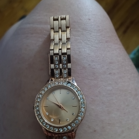 Copper colored watch - Picture 3 of 4